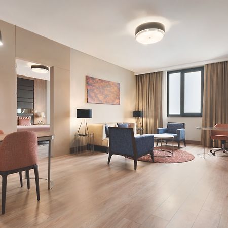 Tryp By Wyndham Istanbul Basin Ekspres Hotel Exterior foto A typical suite at the hotel