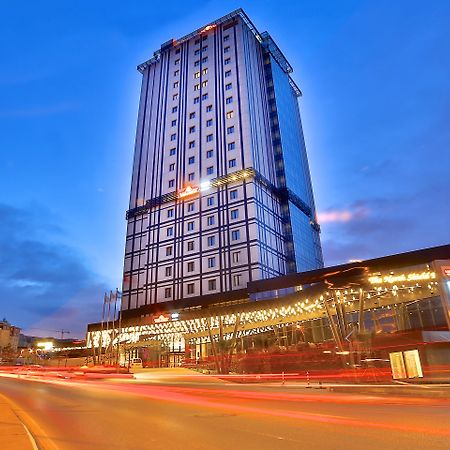 Tryp By Wyndham Istanbul Basin Ekspres Hotel Exterior foto The hotel at night