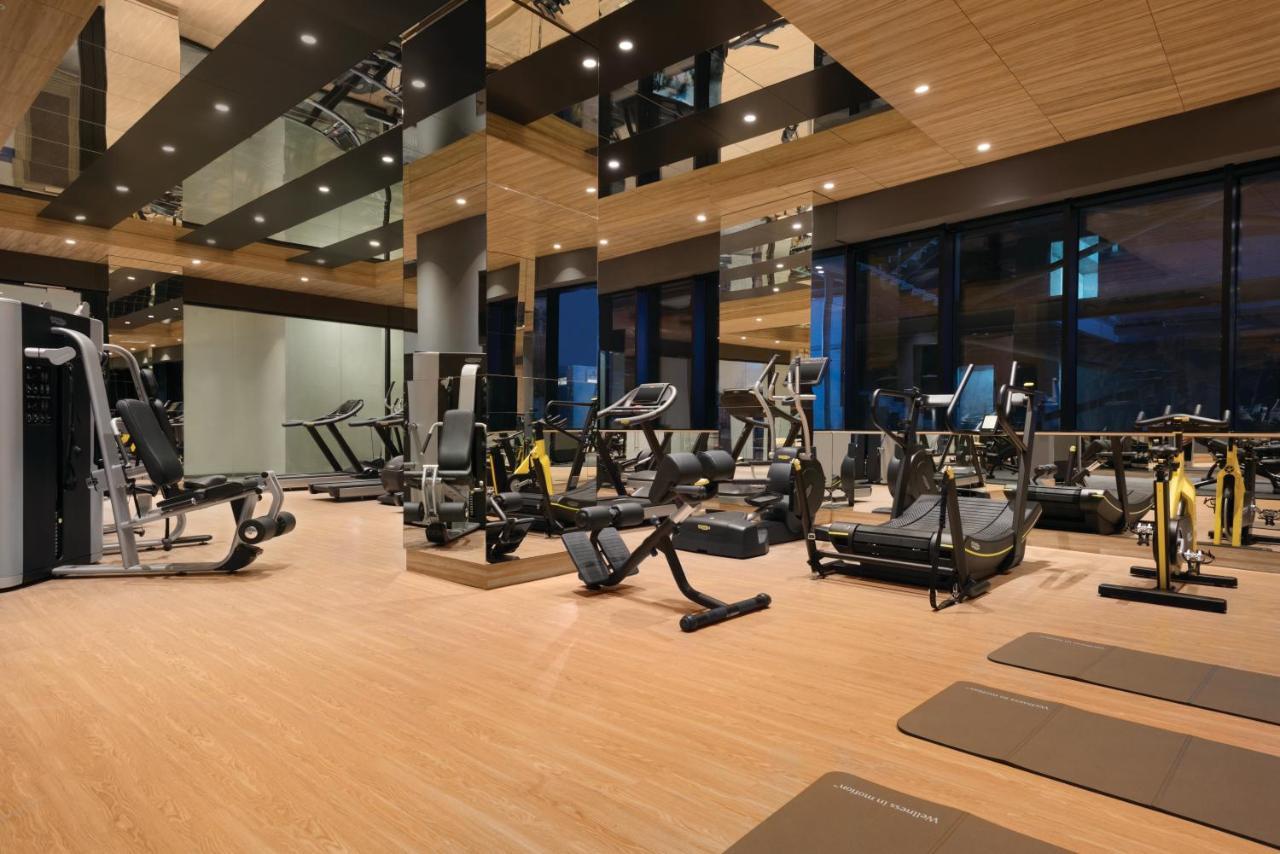 Tryp By Wyndham Istanbul Basin Ekspres Hotel Exterior foto The gym at the hotel