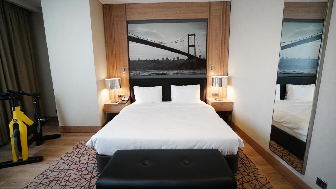 Tryp By Wyndham Istanbul Basin Ekspres Hotel Exterior foto A bedroom at the hotel