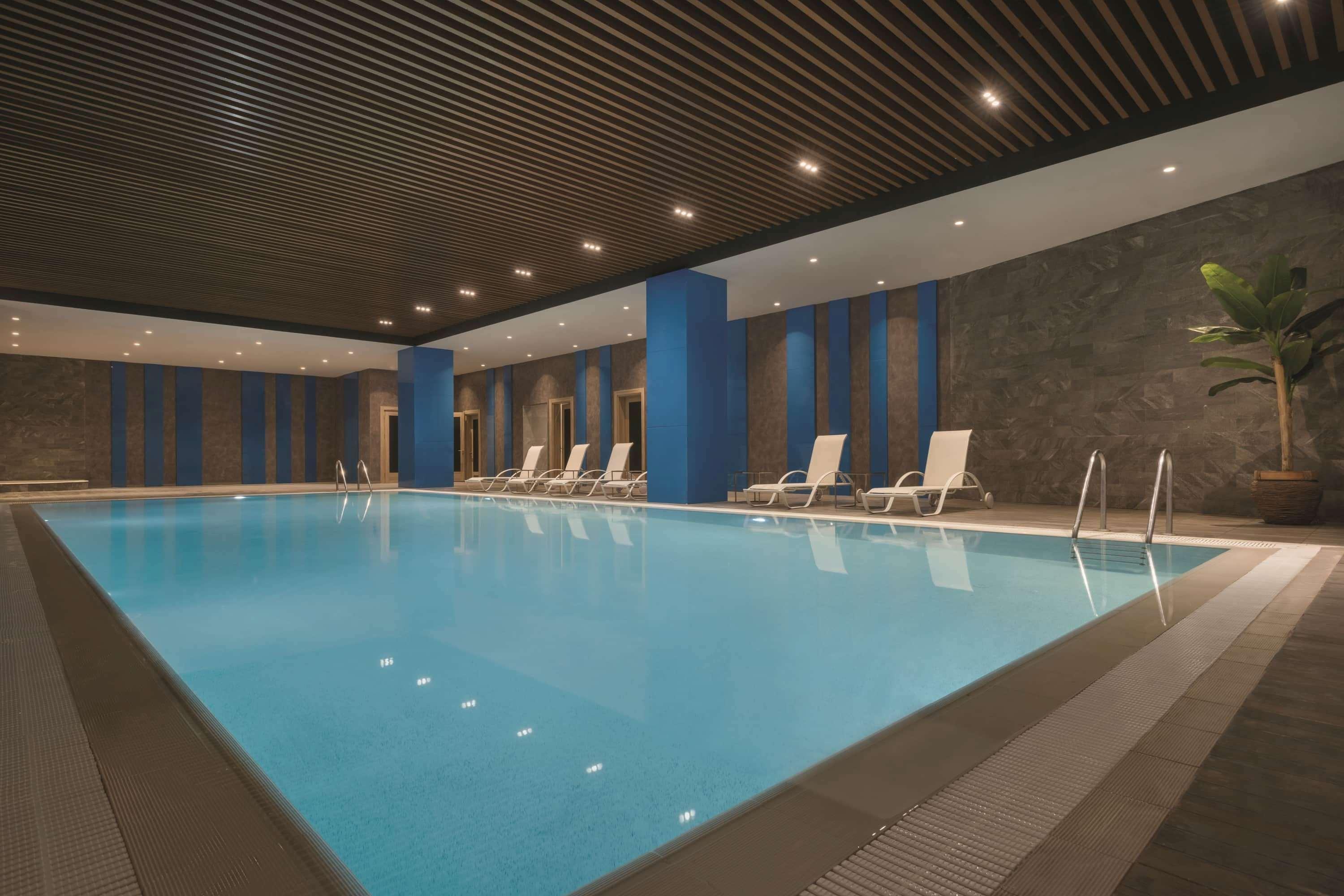 Tryp By Wyndham Istanbul Basin Ekspres Hotel Exterior foto Swimming pool