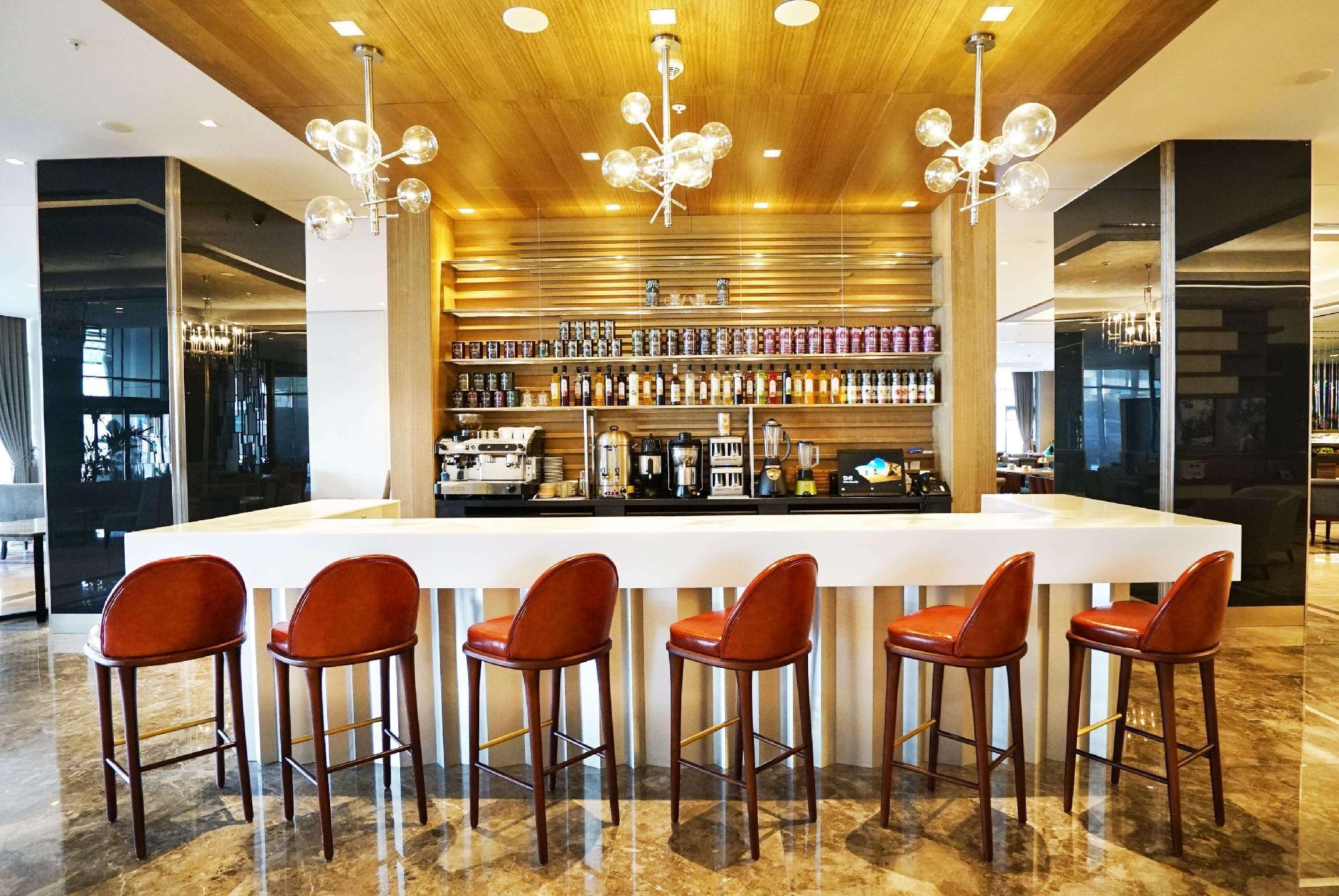 Tryp By Wyndham Istanbul Basin Ekspres Hotel Exterior foto The bar at the lounge