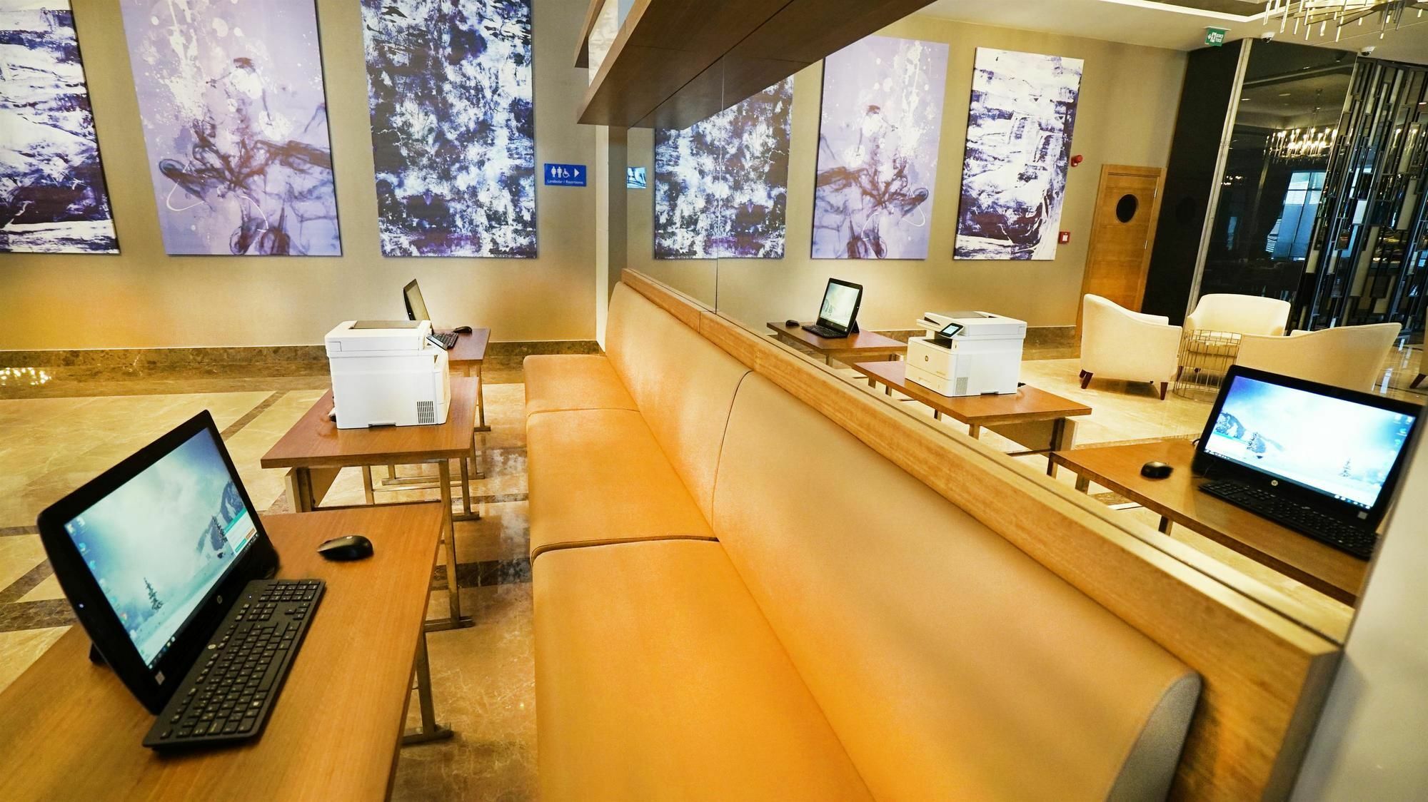 Tryp By Wyndham Istanbul Basin Ekspres Hotel Exterior foto The Business Center at the airport