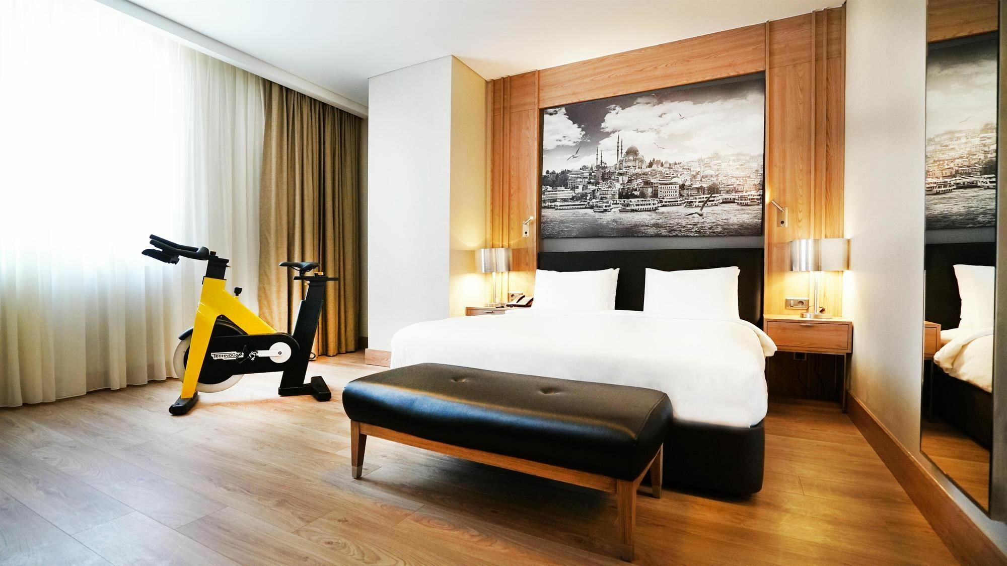 Tryp By Wyndham Istanbul Basin Ekspres Hotel Exterior foto A room at the hotel